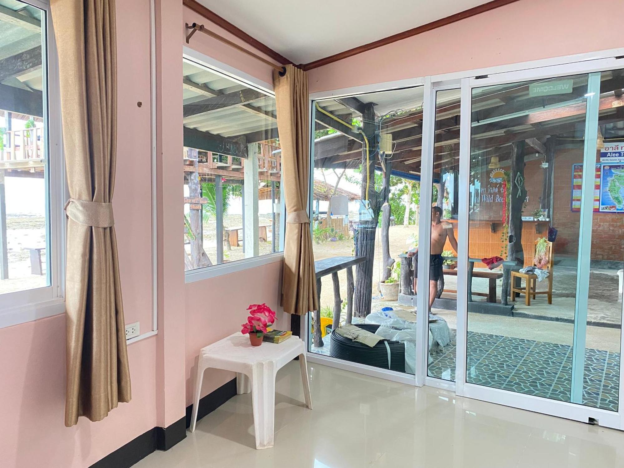 Lanta Wild Beach Resort Ko Lanta Exterior foto